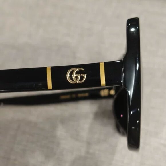 Gucci Oversized Square Black Sunglasses - Picture 5 of 7
